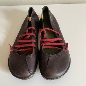 CAMPER, asymmetrical, strappy Leather flats Brown With red Straps Size 39 US 8.5